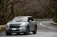 【三菱 アウトランダーPHEV 新型試乗】新バッテリーと新オーディオが走りにもたらす恩恵…諸星陽一 画像
