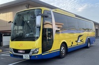 黄色いバスツアー、つばめとはとが富士スピードウェイで顔合わせ 画像