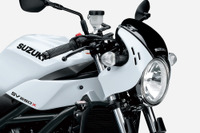 スズキのV2ネオレトロスポーツが88万円!『SV650X ABS』に新色「パールテックホワイト」登場 画像