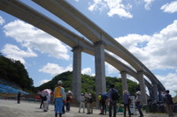 開通前の高速道路本線を歩こう!「新名神高速道路」工事現場見学 3月5日 画像