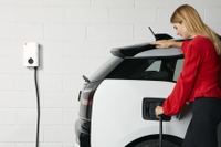 ABBのEV充電器、アークエルのスマート充電サービスと連係…遠隔制御が可能に 画像