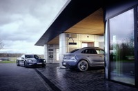 ポルシェ、新コンセプトの充電ラウンジ開業…最大400kWで急速充電可能 画像