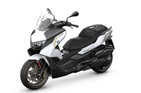 新カラー「白×金」で高級感アップ! BMW、ミドルスクーターの新型『C 400 GT』日本発売 画像