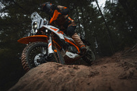 「R」も追加! KTM『390アドベンチャー』シリーズ、2025年モデルを発表 画像