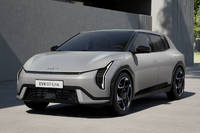 キア、新型EV『EV4』の写真公開…サルーンとハッチバックの2モデル展開 画像