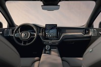 ボルボ『XC60』が内外装を刷新、11.2インチスクリーンが提供するユーザー体験とは 画像