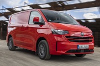 VWのミニバン『トランスポーター』新型、欧州発売…EVもラインナップ 画像