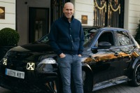 サッカーの英雄ジダンがアルピーヌ初のEV『A290』に試乗「信じられないほど運転しやすい」 画像
