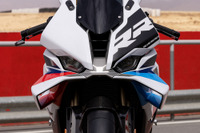 「見た目も中身もバケモンだな…」BMWのスーパースポーツ『S 1000 RR』登場にSNS激震「ガンダムみたい」 画像