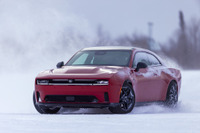 ダッジ・チャージャー新型、「冬も走れる」世界初の4WDマッスルカーと豪語 画像
