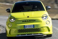 アバルト『500e』が“最高のミニカー”に選出、独『auto motor und sport』 画像