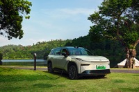 トヨタの新型EV『bZ3X』、ヤマハ製11スピーカーシステム採用…「本物の音」をテーマに開発 画像