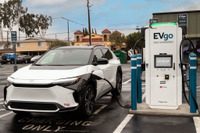 米トヨタ、「EVgo」と350kWの高出力急速充電ステーションを初稼働 画像