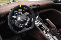 ダラーラの新型スポーツカー『ストラダーレ2025』、インテリアにアルカンターラ採用 画像
