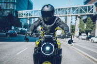 「かっこよ」「欲しいかも」ハスクバーナの新型『ヴィットピレン801』、斬新デザインにSNS注目 画像