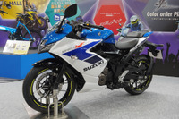 スズキ『ジクサーSF250』の新色に「爽やかでいい」など反響、据え置きの価格にも「さすがスズキ」…大阪モーターサイクルショー2025 画像