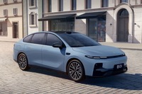 新型EVセダン『B01』、リープモーターが世界初公開…上海モーターショー2025 画像