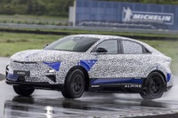 アルピーヌの電動スポーツ『A390』、5月27日デビューに向け最終テスト 画像