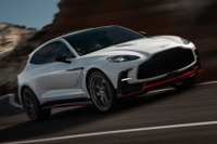 アストンマーティンのSUVがさらにパワーアップ!新型『DBX S』は727psへ、軽量化で走りが進化 画像