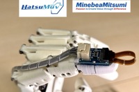 ロボットハンド「HatsuHand」がネベアミツミ製小型6軸力覚センサーで作動 画像