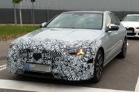 メルセデスベンツ『Cクラス』新型、量産仕様のプロトタイプがついに出現! 変更点を完全解説 画像