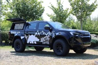いすゞのピックアップトラック『D-MAX』が移動式コーヒーショップに変身! 英国フェスに 画像