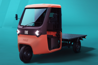 フィアット初の3輪EV『TRIS』発表、ラストマイル配送向けに開発 画像
