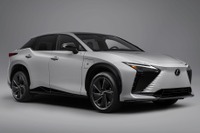 レクサス『RZ』がパワーアップ、米2025年モデルに最強の「550e F SPORT」も 画像