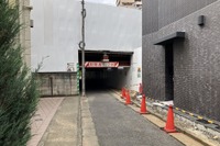 制限守ってもぶつかる! 高さ1.7mの低いガード…京王線・笹塚~代田橋 画像