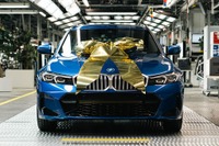 BMWグループ、電動車生産300万台達成…3シリーズPHEVがラインオフ 画像