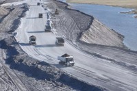 世界初の「ゼロカーボン鉱山」中国で実現、電動無人トラック100台が稼働 画像