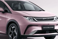 BYDのEV『ドルフィン』に300万円を切る特別限定車、ピンクボディで電動テールゲート装備 画像