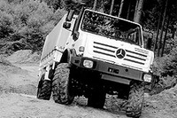 険しい山間部もなんのその、新型『ウニモグ』をヤナセが発売 画像