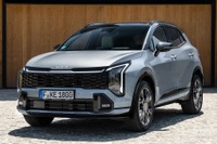 キアの主力SUV『スポーテージ』、改良新型は電動化とデザイン刷新 画像