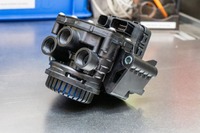 ヒョンデの日本向けバス、ZFの最新世代エアサス採用で乗降性向上 画像