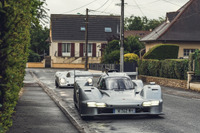 ポルシェのレーシングカーで住宅街を走る!? 1台限定、公道走行可能な『963 RSP』を公開 画像