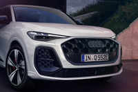 アウディ『Q5』新型にPHEV登場、バッテリー45%大容量化…EV航続は100kmに 画像