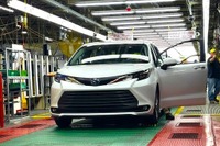 トヨタの米インディアナ工場、ハイブリッド車生産100万台…ミニバン『シエナ』がラインオフ 画像