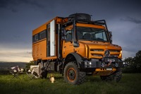 メルセデスベンツの万能車『ウニモグ』がキャンピングカーに! 数日間の自給自足が可能 画像