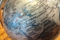 イランも米空軍基地を報復攻撃、中東緊迫で原油高、ガソリン価格上昇も［新聞ウォッチ］ 画像