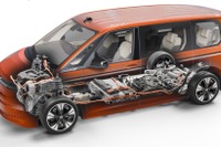 VWのミニバン『マルチバン』とキャンパー『カリフォルニア』、PHEV用4WDシステムを新開発 画像