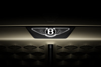ベントレーの新「ウィングドB」エンブレムを初装着、7月8日コンセプトカー発表へ 画像
