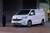 最大9名乗りのVW『トランスポーター』、初のEVを英国で追加 画像