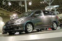 【東京ショー2002速報】トヨタ『ウィッシュ』の発売時期は…言えません 画像