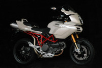 ドゥカティ ムルティストラーダ、紅白の日本限定モデル発売 画像