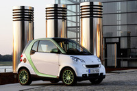 スマート EV、11月から生産…100km走って電気代270円 画像