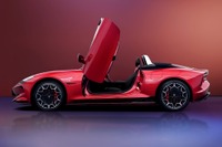 世界初のシザードア付きEVロードスター『サイバースター』に後輪駆動車、マレーシアで発売へ 画像