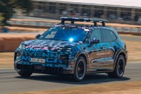 ポルシェ『カイエンEV』プロトタイプがヒルクライムを駆け抜けた 画像