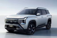 三菱、3列シートの新型SUV『デスティネーター』世界初公開へ 画像