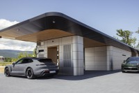 ポルシェ、スイスに初のEV向け充電ラウンジ開設…最大400kWで急速充電 画像